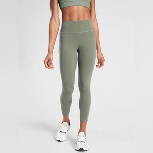 Athleta Ultimate Stash Pocket High Rise 7/8 Tight Leggings in Green Small $109